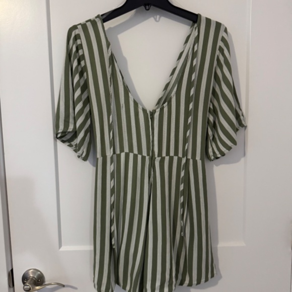 Short Romper - Picture 4 of 7